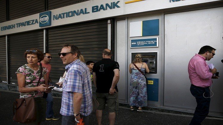 بريطانيا تنصح مواطنيها بحمل أموالهم نقدا عند زيارتهم لليونان
