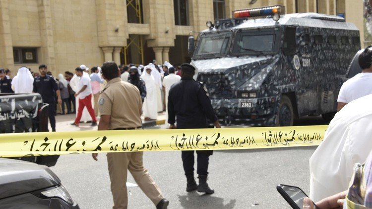 الكويت.. إحالة 5 مشتبه بصلتهم في الهجوم الأخير على مسجد إلى النيابة العامة