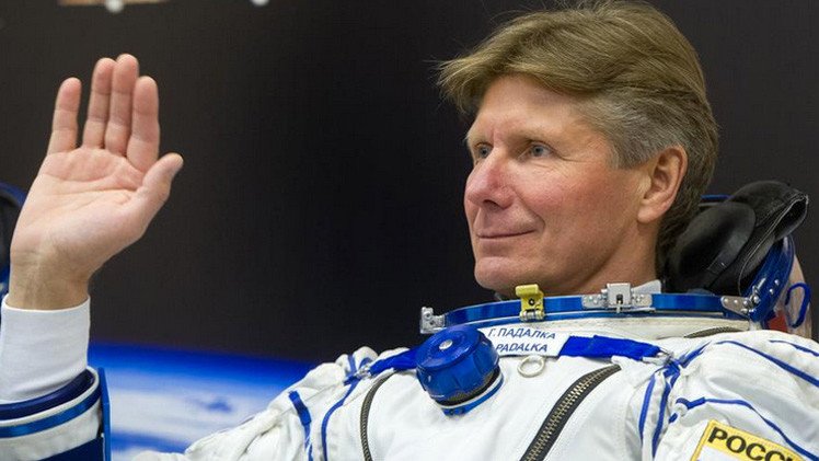 رائد فضاء روسي يحطم الرقم  القياسي في مدة المكوث في الفضاء