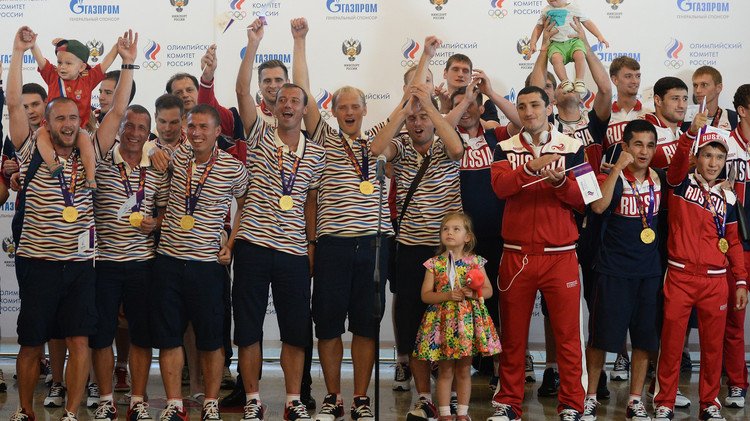 المنتخب الروسي يعود متوجـا بالصدارة من باكو