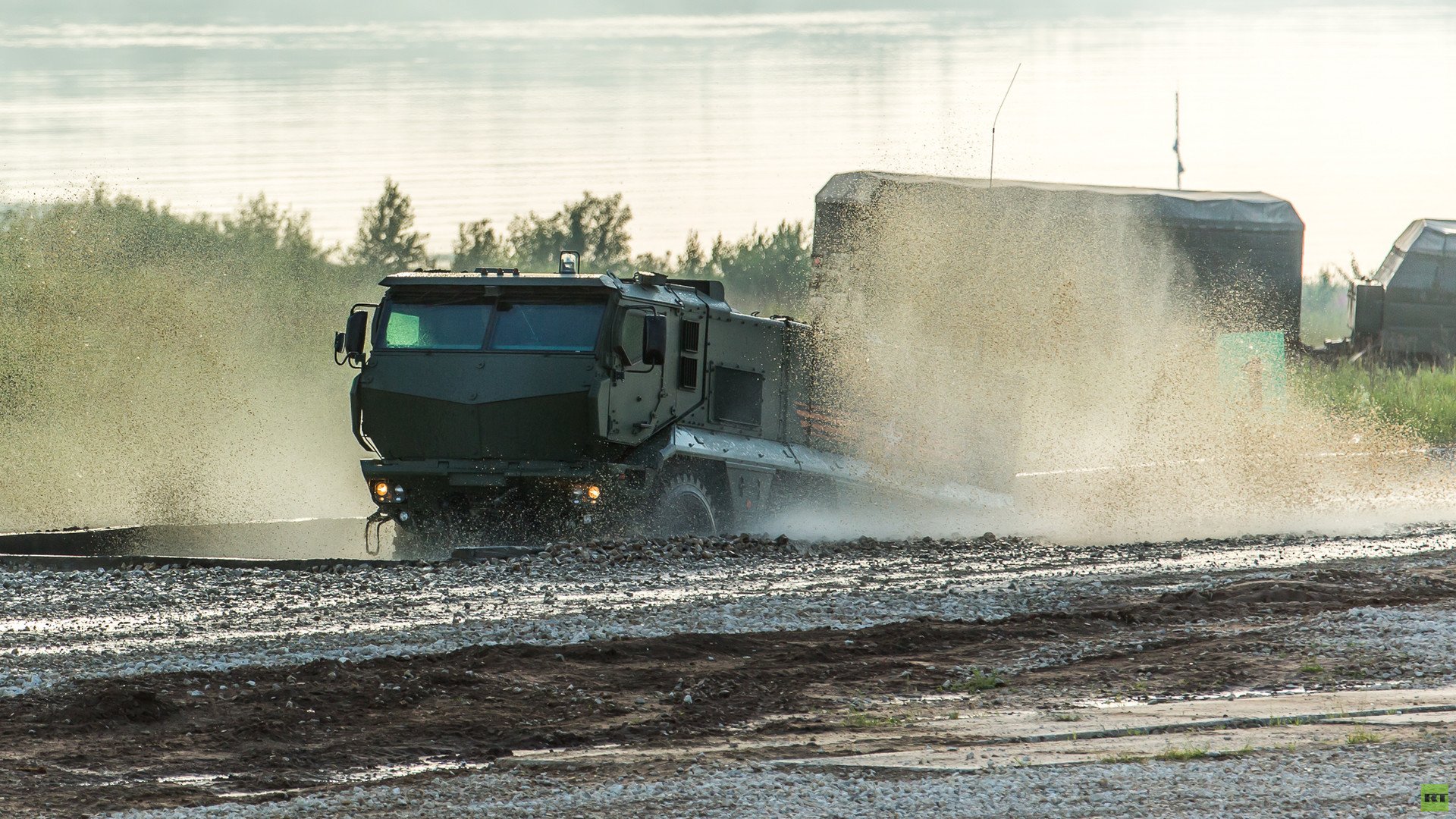 "عربة "تايفون
