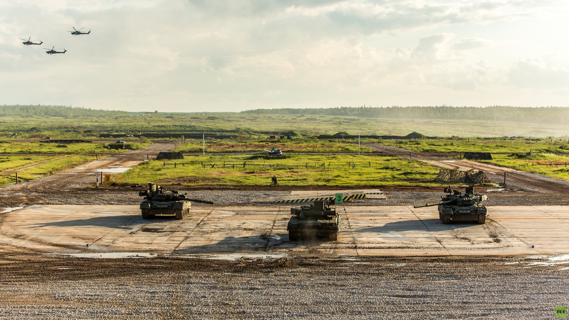 حركات لمروحيات مي - 28 ودبابات تي - 80