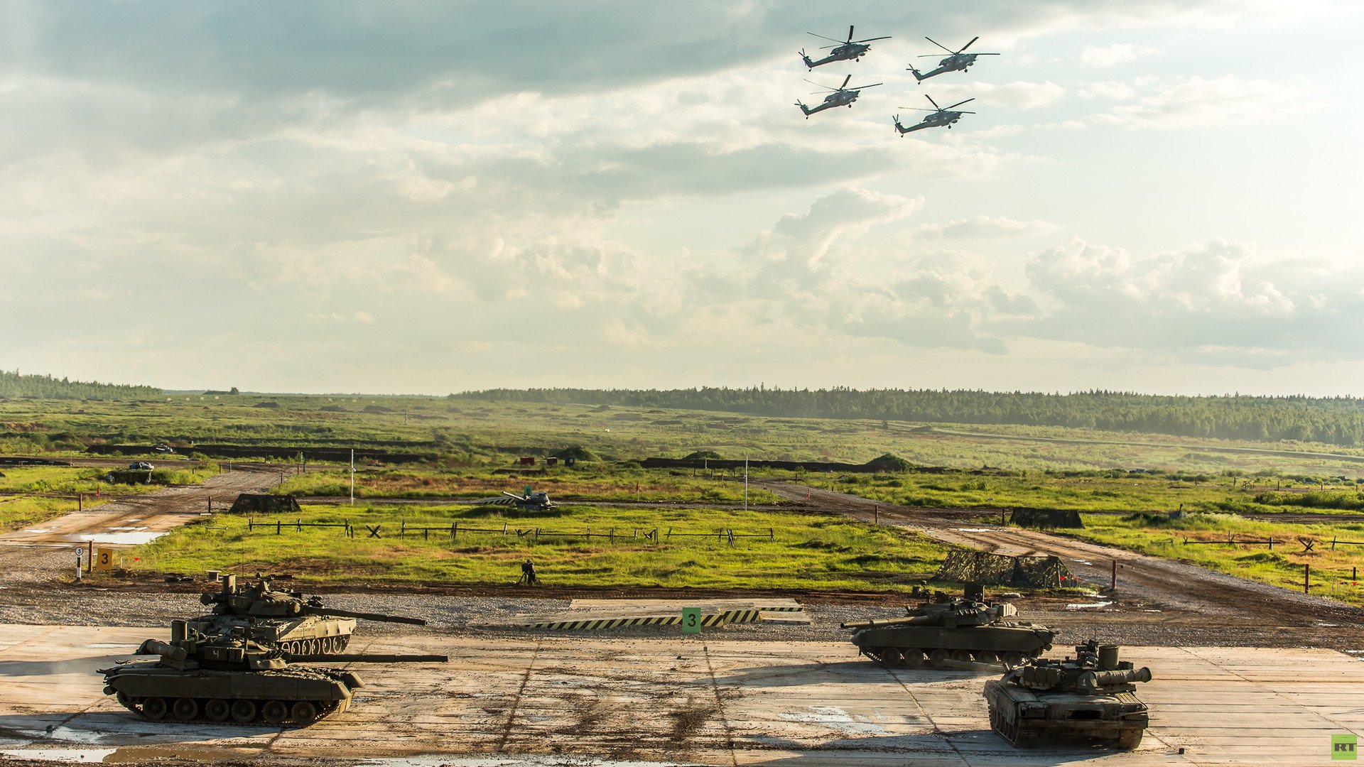 حركات لمروحيات مي - 28 ودبابات تي - 80