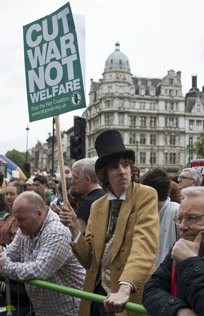 مشاركون في التظاهرة ضد سياسة التقشف في لندن