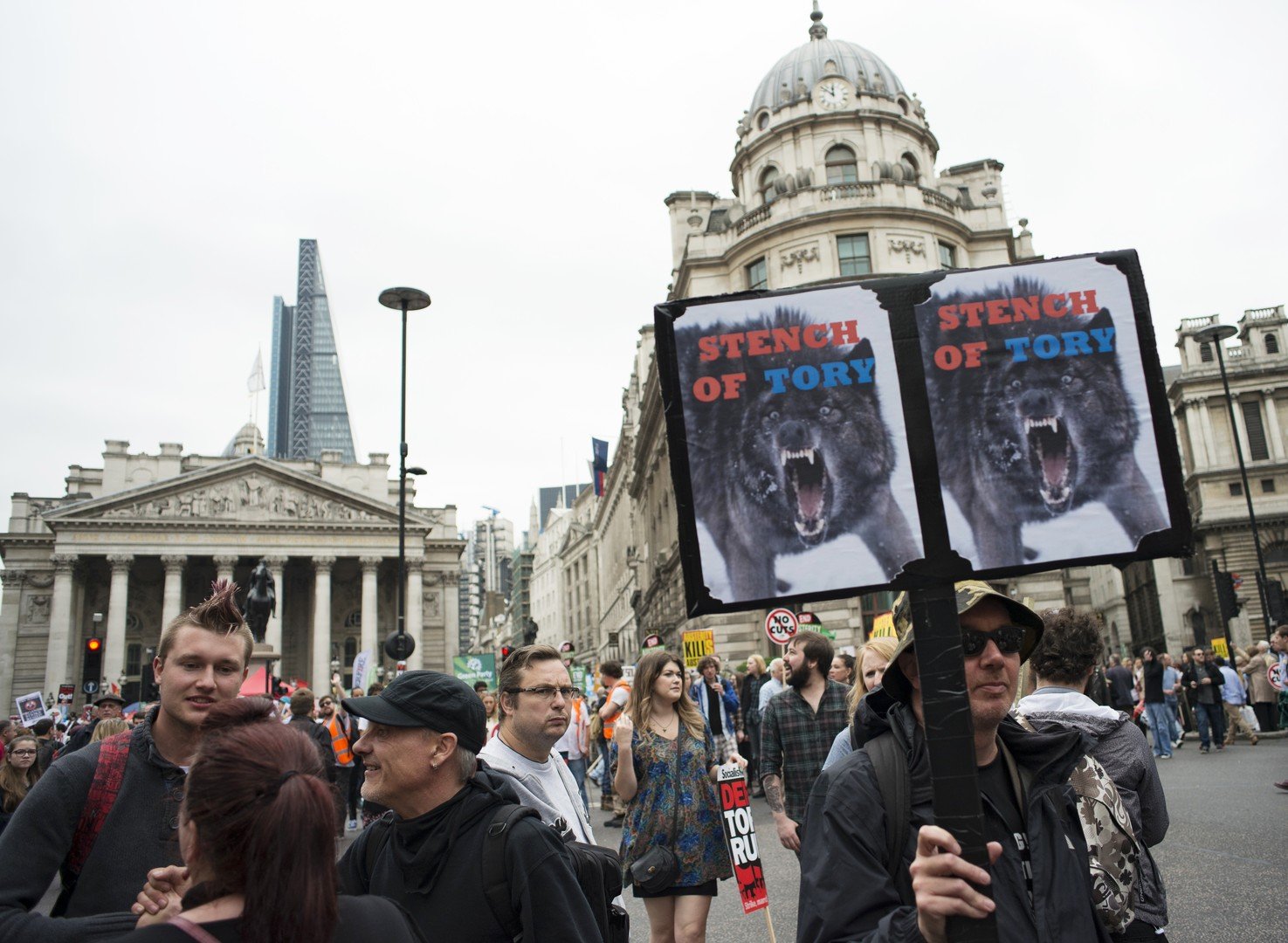 مشاركون في التظاهرة ضد سياسة التقشف في لندن