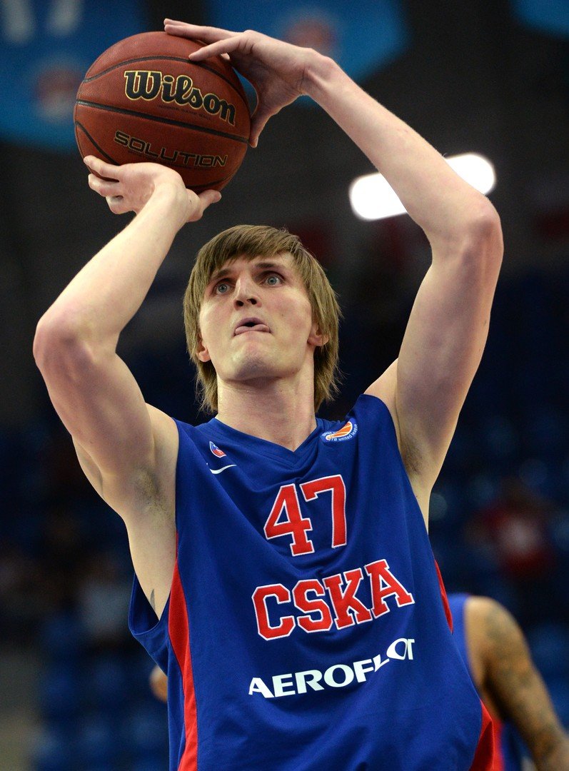 نجم كرة السلة الروسي كيريلنكو يعتزل اللعب
