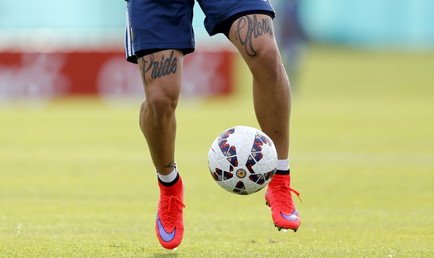وشم على رجلي لاعب كرة القدم الأرجنتيني روخو