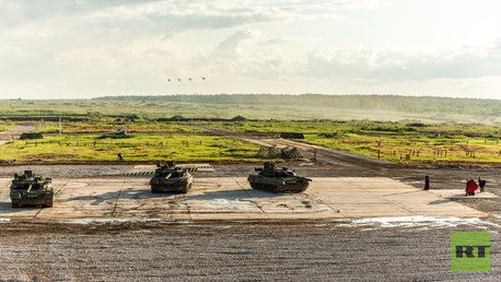 حركات لمروحيات مي - 28 ودبابات تي - 80