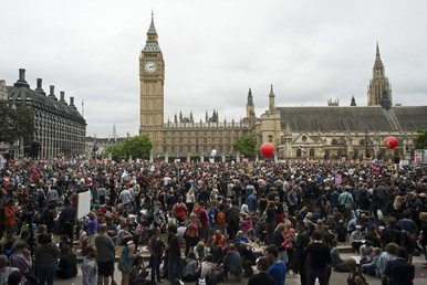 مشاركون في التظاهرة ضد سياسة التقشف في لندن