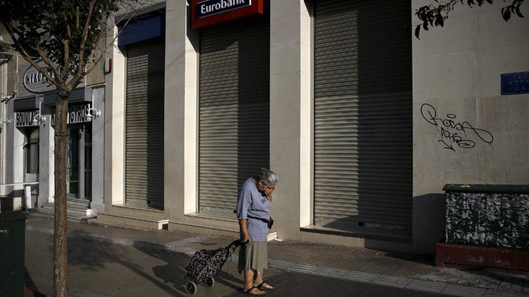 تراجع عدد المناهضين للتقشف في اليونان بعد إغلاق البنوك