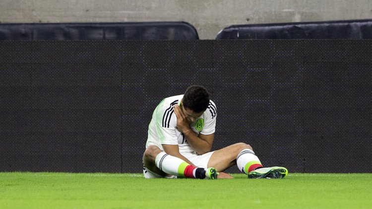 إصابة خطيرة لتشيتشاريتو قبل أسبوع من انطلاق الكأس الذهبية