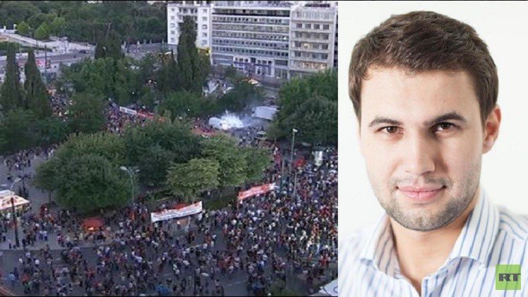 إصابة مراسل RT خلال تفريق الشرطة اليونانية تظاهرات بالعاصمة أثينا