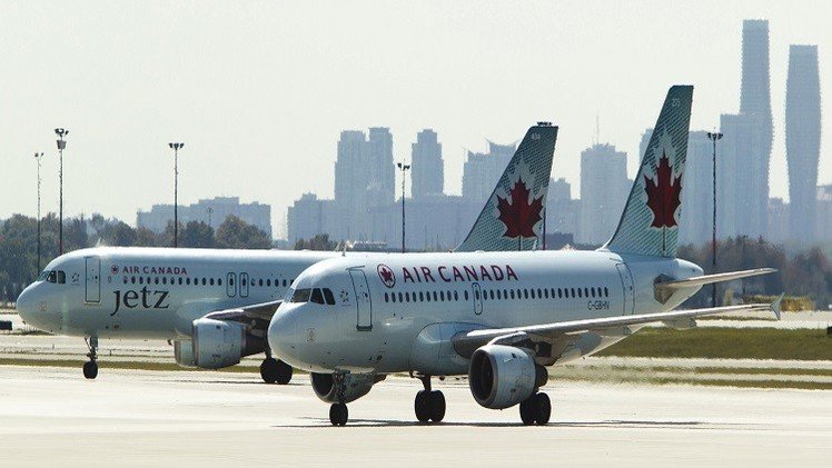 إضراب في مطار تورونتو يؤدي إلى إلغاء مئات الرحلات