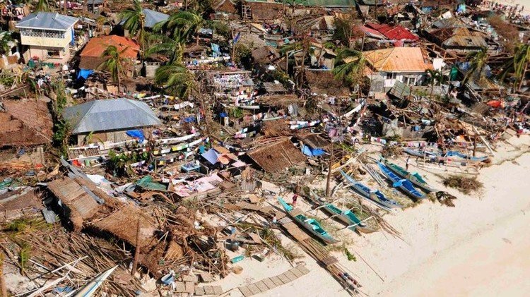 إعصار مداري يجتاح شمال الفلبين