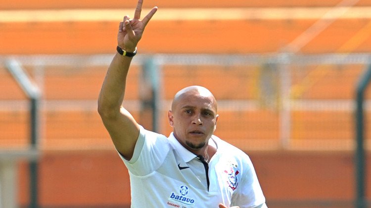 روبرتو كارلوس مدربا لدلهي الهندي