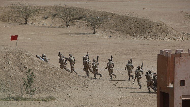 الجيش الباكستاني يقتل 12 مسلحا على الحدود مع أفغانستان