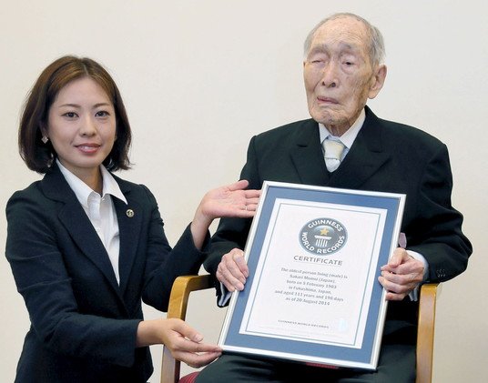 وفاة أكبر رجل معمر بالعالم عن عمر يناهز 112 عاما