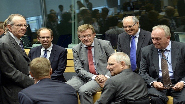  بعض وزراء مالية منطقة اليورو خلال اجتماع مجموعة اليورو في بروكسل في 7 يوليو 2015