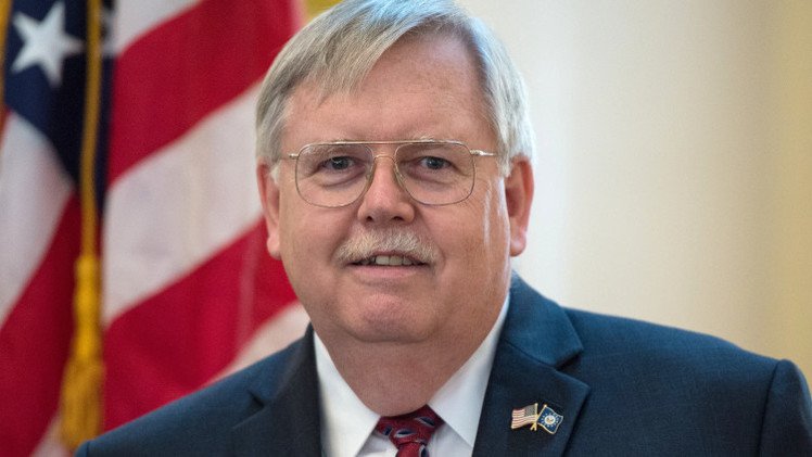 السفير الأمريكي بموسكو يدعو إلى مواصلة التعاون بين البلدين رغم توتر العلاقات 