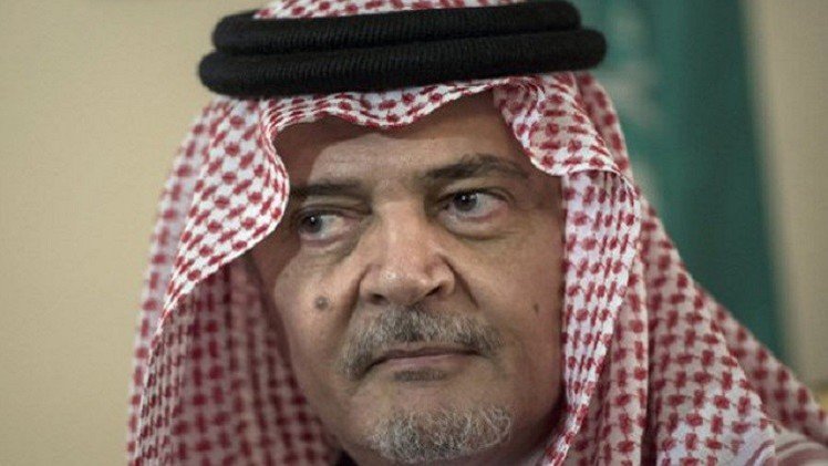 دموع الأمير السعودي تركي الفيصل على وداع شقيقه تملأ مواقع التواصل الاجتماعي