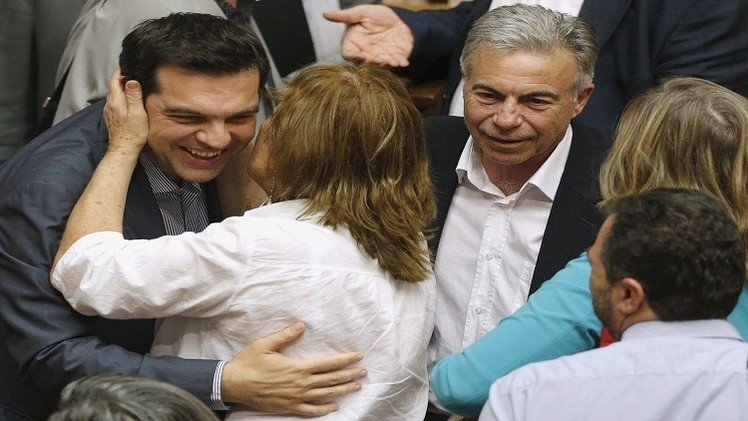 البرلمان اليوناني يوافق على قرارات جديدة لتدارك أزمة الديون والبقاء في منطقة اليورو