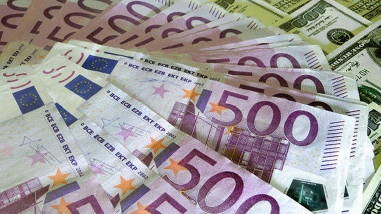 الروبل الروسي يرتفع مقابل الدولار واليورو في تعاملات نهاية الأسبوع