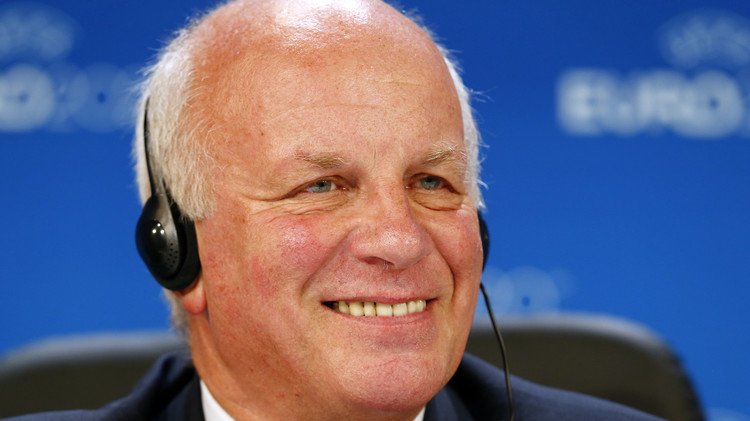 رئيس الاتحاد الإنجليزي يتهم بلاتر بمعاداة البريطانيين 