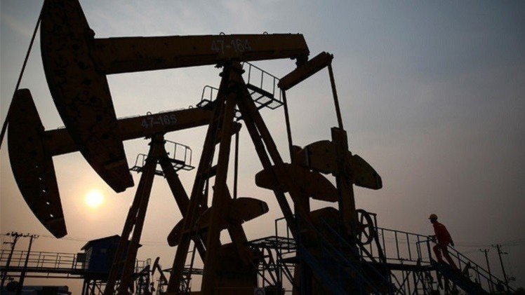 أسعار النفط تتراجع مع قرب التوصل لاتفاق بين إيران والسداسية