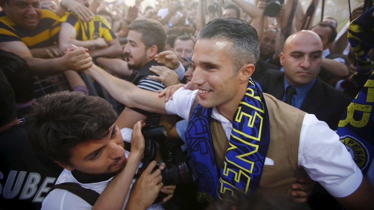  فنربخشة يوقع مع الجناح الطائر فان بيرسي