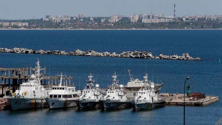 سفينة تابعة للبحرية الأوكرانية تتعرض لحادث في البحر الأسود
