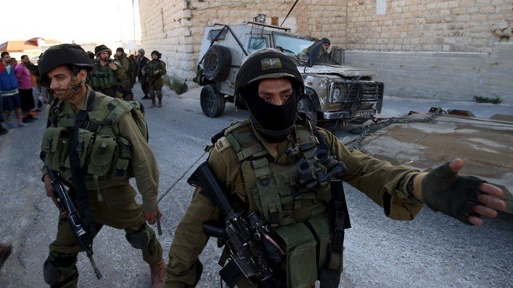 الشرطة الإسرائيلية تعتقل فتاة فلسطينية في الضفة الغربية بعد طعنها لجندي إسرائيلي
