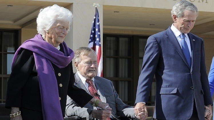 بوش يكسر رقبته