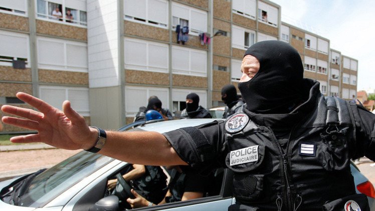 أنباء عن التخطيط لقطع رأس عسكري فرنسي في ذكرى هجوم "شارلي إيبدو"