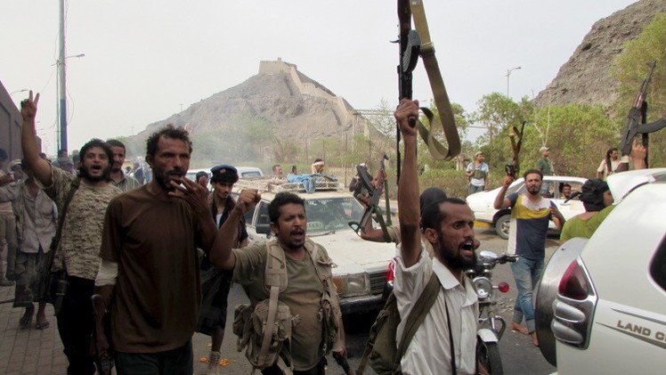 الحكومة تعلن السيطرة الكاملة على عدن.. والحوثي يدعو أنصاره للدفاع عن المدينة