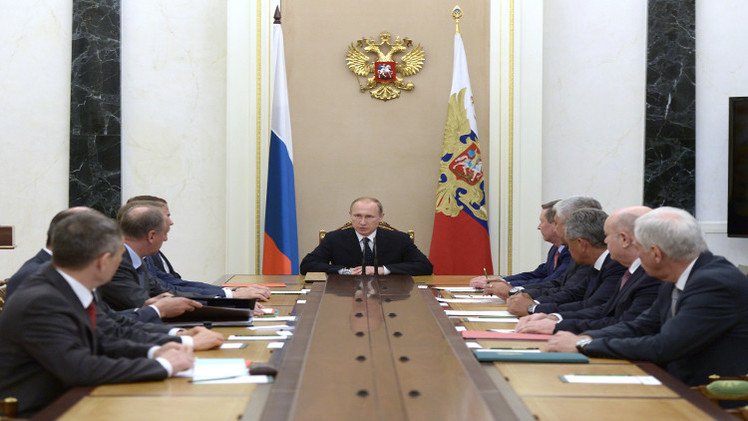 بوتين يناقش اتفاقات مينسك وفيينا في مجلس الأمن الروسي 