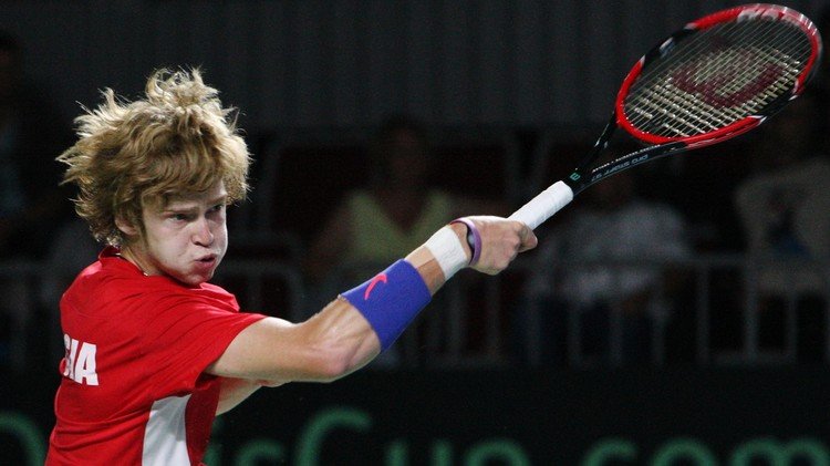 روسيا تقلب الطاولة على إسبانيا بالتنس