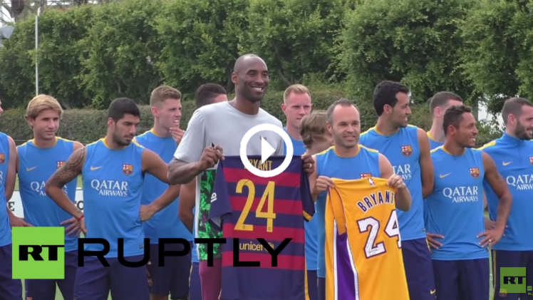 (فيديو) نجم السلة الأمريكي براينت يوقع لنجوم برشلونة