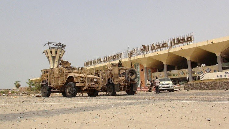 هبوط طائرة عسكرية للتحالف في مطار عدن
