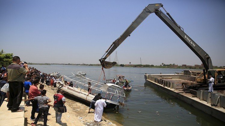 مصر.. ارتفاع عدد ضحايا غرق المركب في النيل إلى 29