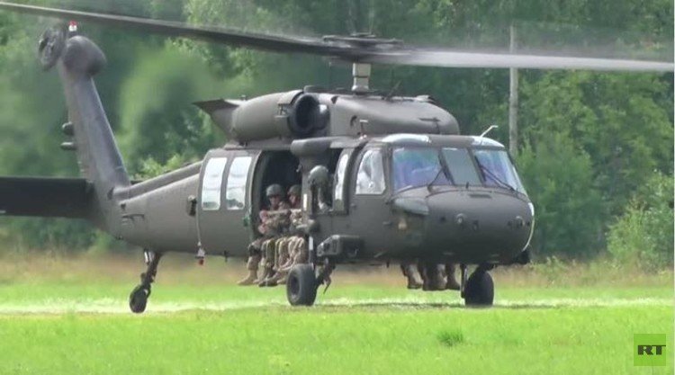 إستونيا.. تدريبات عسكرية بمشاركة مظليين أمريكيين (فيديو)