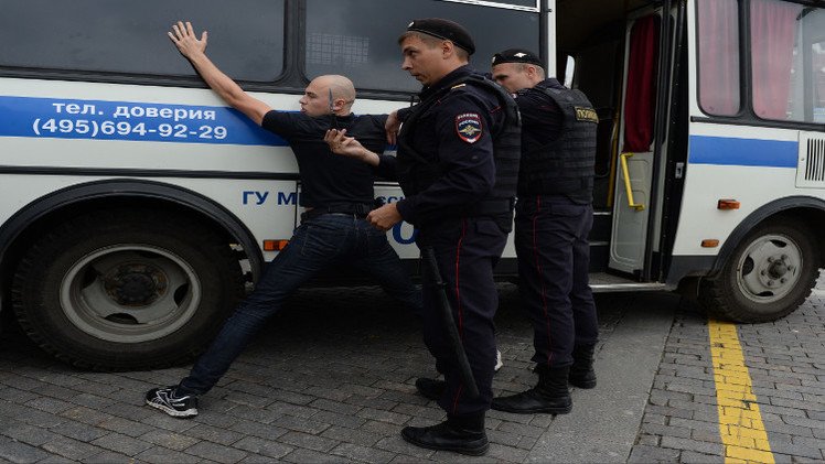 توقيف 20 شخصا في ضواحي موسكو للاشتباه بضلوعهم في نشاطات متطرفة