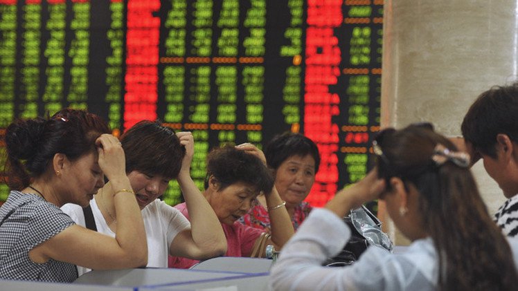 الأسهم الصينية تواصل هبوطها رغم مساعي بكين لتهدئة الأسواق