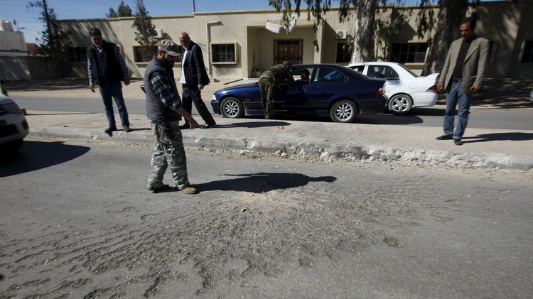 مقتل وإصابة 14 جنديا ليبيا بتفجير انتحاري في بنغازي