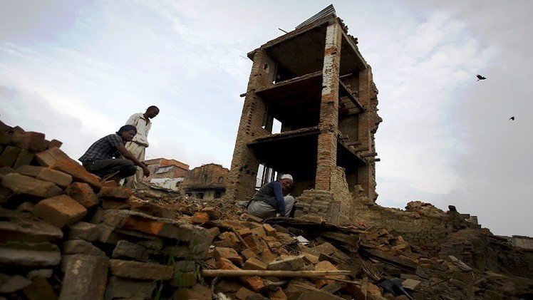 ارتفاع حصيلة قتلى الانهيار الأرضي في نيبال إلى 24