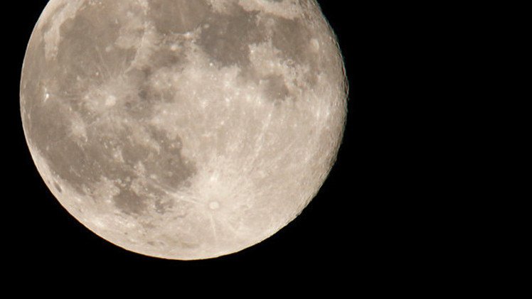 هل يمكن الوصول للقمر في 4 ساعات ؟