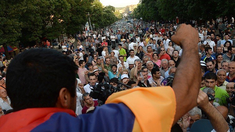 أرمينيا.. الشرطة تدعو المحتجين إلى إخلاء شارع باغراميان وسط يريفان