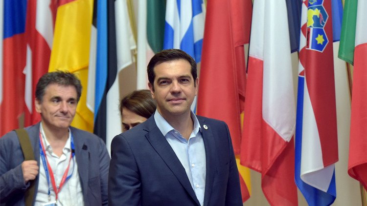 قادة اليورو يتوصلون إلى اتفاق ينقذ اليونان  