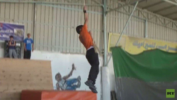 رياضة الباركور تجد طريقها إلى قطاع غزة