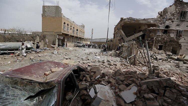 اللجان الشعبية تعلن سيطرتها على حي التواهي بعدن.. و100 قتيل بقصف الحوثيين للمدينة (فيديو)