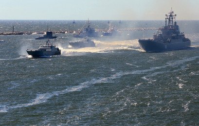 البروفة النهائية للعرض المكرس لعيد القوة البحرية الروسية في مدينة بالتيسك